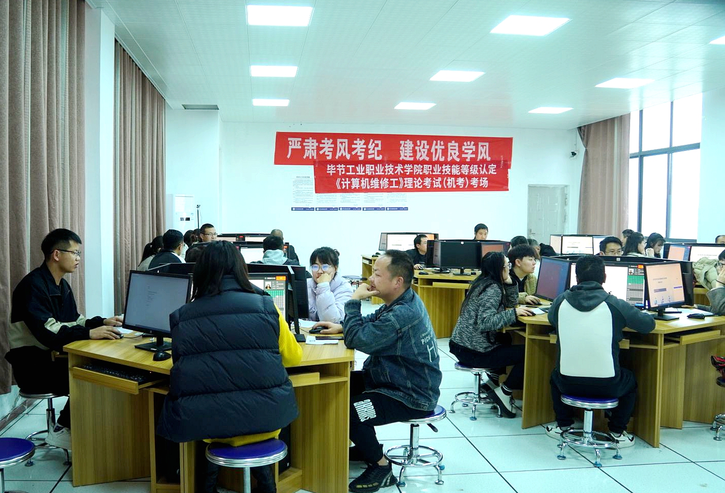 持續(xù)推進(jìn)職業(yè)技能等級認(rèn)定 不斷推動“雙師型”隊(duì)伍建設(shè)