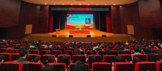 信息工程系開展“弘揚(yáng)勞模精神 爭做時代先鋒”講座
