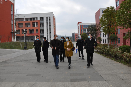 浙江省平湖市領(lǐng)導(dǎo)、企業(yè)家  赴畢節(jié)工業(yè)職業(yè)技術(shù)學(xué)院進(jìn)行交流座談