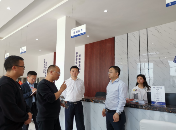 突出學(xué)史力行，為學(xué)生辦實(shí)事解難題 ——畢節(jié)工職院黨委書記李涌到學(xué)生事務(wù)服務(wù)中心、 學(xué)生宿舍走訪調(diào)研