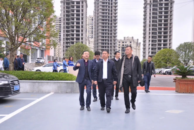 市委常委、市政府常務(wù)副市長周仕飛赴畢節(jié)工業(yè)職業(yè)技術(shù)學院調(diào)研