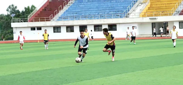 綠茵球場 青春飛揚——第二屆校園足球聯(lián)賽圓滿落幕