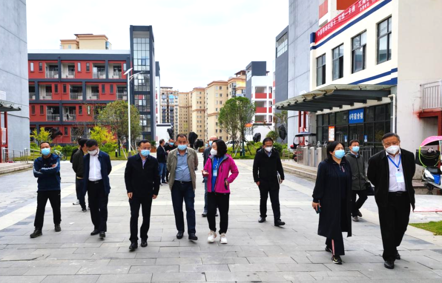 畢節(jié)市人民政府辦公室副主任金莉、畢節(jié)市教育局副局長何友國一行到我院檢查指導(dǎo)疫情防控工作