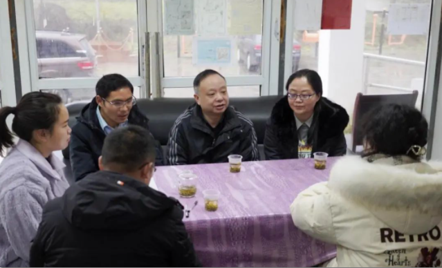 黨委副書(shū)記付善華，黨委委員、副院長(zhǎng)黃文碧到鄉(xiāng)村振興聯(lián)系點(diǎn)開(kāi)展調(diào)研