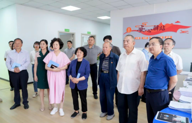 省、市關(guān)心下一代工作委員會(huì)赴畢節(jié)工業(yè)職業(yè)技術(shù)學(xué)院調(diào)研