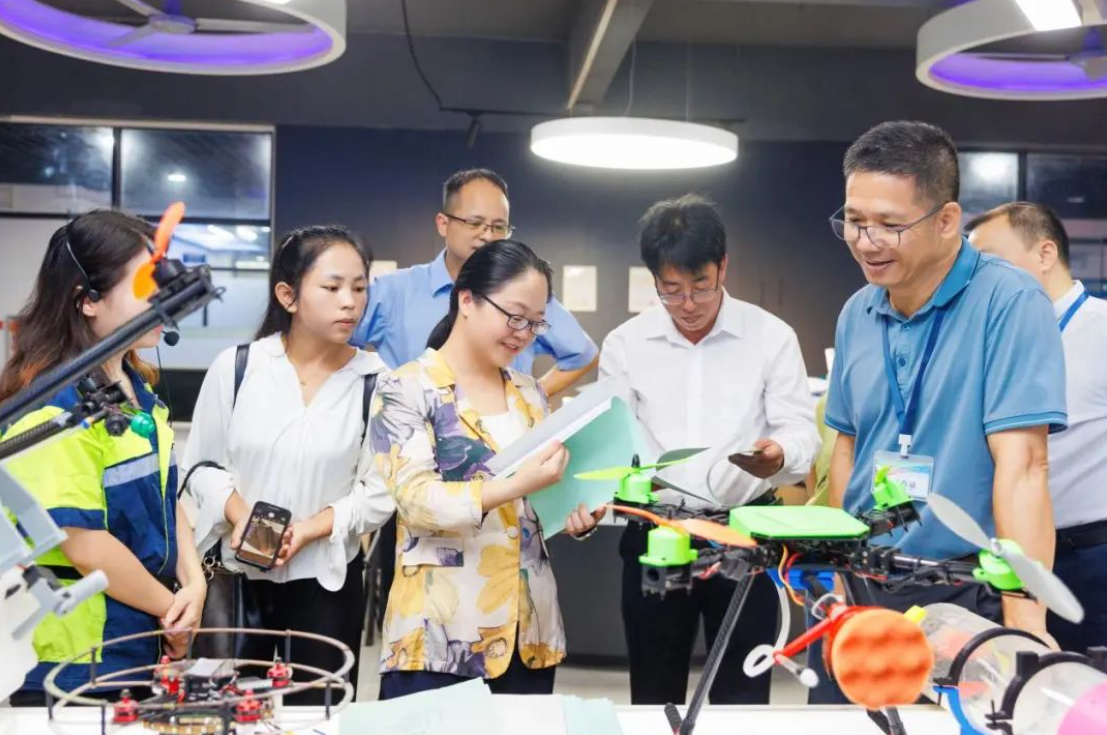 黃文碧一行赴東西部協(xié)作學(xué)?？疾煺{(diào)研