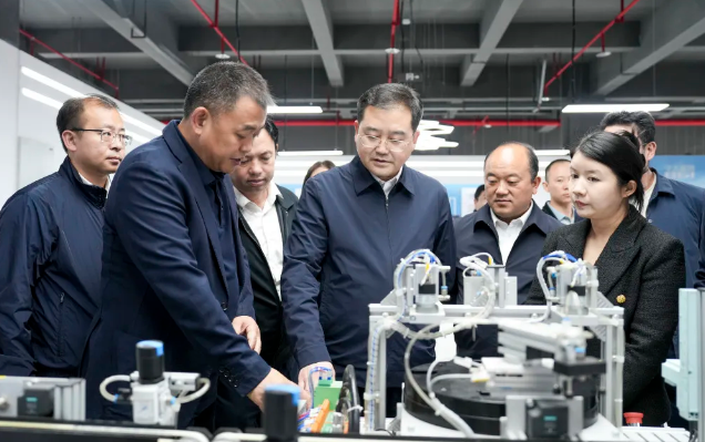 四川省人力資源和社會保障廳黨組成員、副廳長劉曉博一行赴我院考察