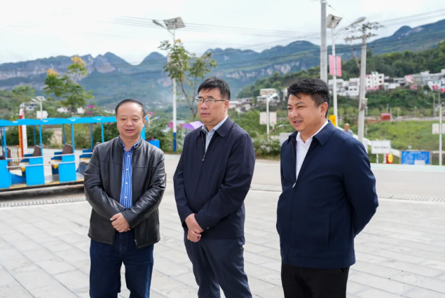 周杰帶隊(duì)到鄉(xiāng)村振興聯(lián)系點(diǎn)開(kāi)展幫扶調(diào)研